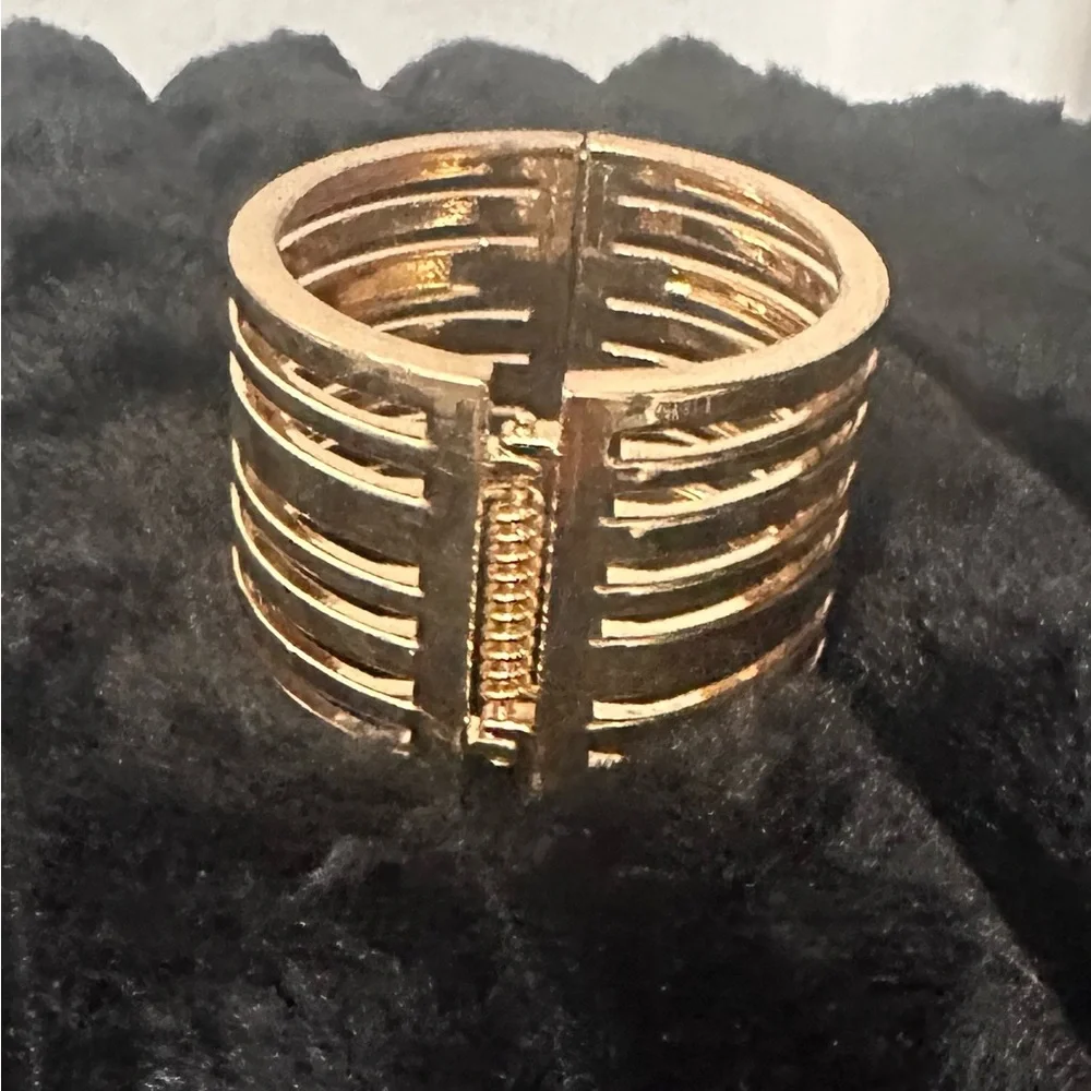 Express Gold Cuff Bracelet - Picture 4 of 8